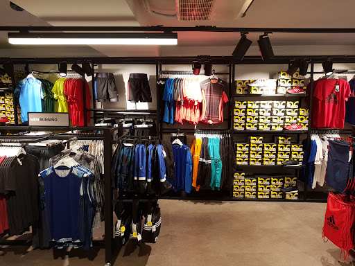 Stores to buy men's sportswear Athens