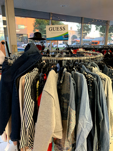 Thrift Store «Goodwill - Glendale», reviews and photos, 1622 W Glenoaks Blvd, Glendale, CA 91202, USA