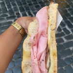 Photo n°2 de l'avis de Laurine.r fait le 17/07/2022 à 10:20 sur le  All'Antico Vinaio à Rome