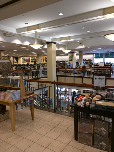 Book Store «Barnes & Noble», reviews and photos, 47 E Chicago Ave, Naperville, IL 60540, USA