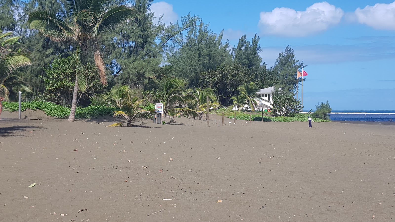 Etang Sale Beach photo #8