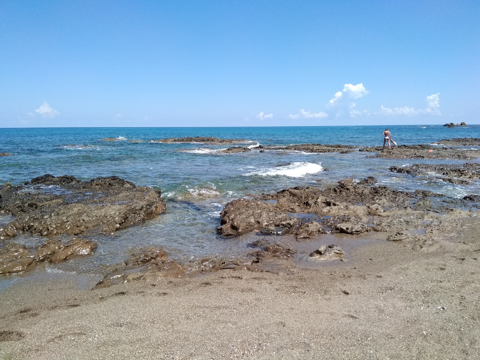 Spiaggia Di Settefrati'in fotoğrafı uçurumlarla desteklenmiş
