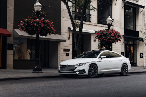 Volkswagen Dealer «Larry Roesch Volkswagen», reviews and photos, 313 W Grand Ave, Bensenville, IL 60106, USA