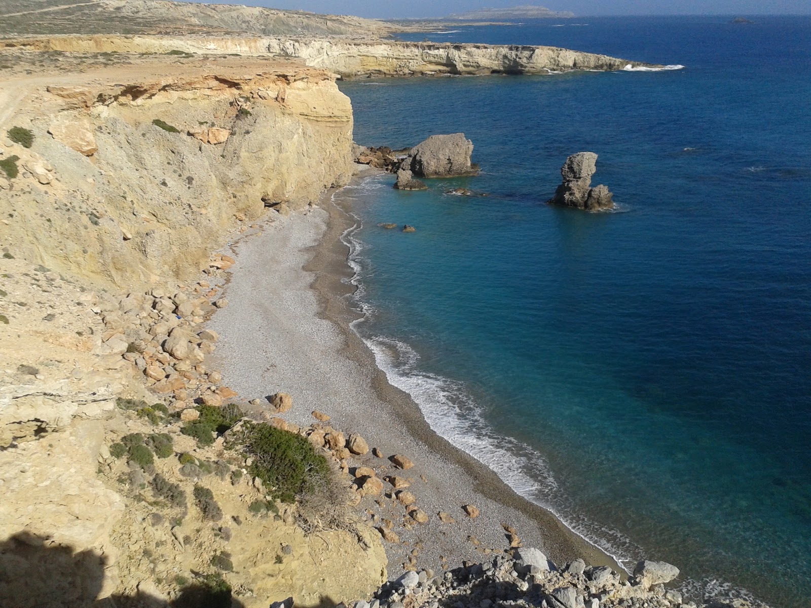 Agios Teodoros beach II'in fotoğrafı turkuaz saf su yüzey ile