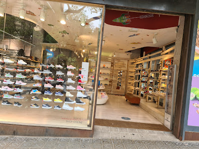 Tienda de zapatos U-CASAS carr. de Muntaner, 277, Distrito de Sarrià-Sant Gervasi, 08021 Barcelona, España