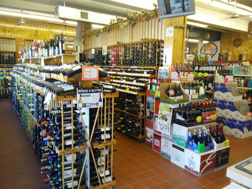 Liquor Store «Richards Wine & Spirits», reviews and photos, 175 Wolcott Square, Hyde Park, MA 02136, USA