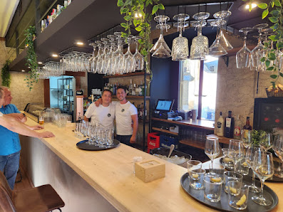 Zurdo Bar Pl. Arriba, 10, 05113 Burgohondo, Ávila, España