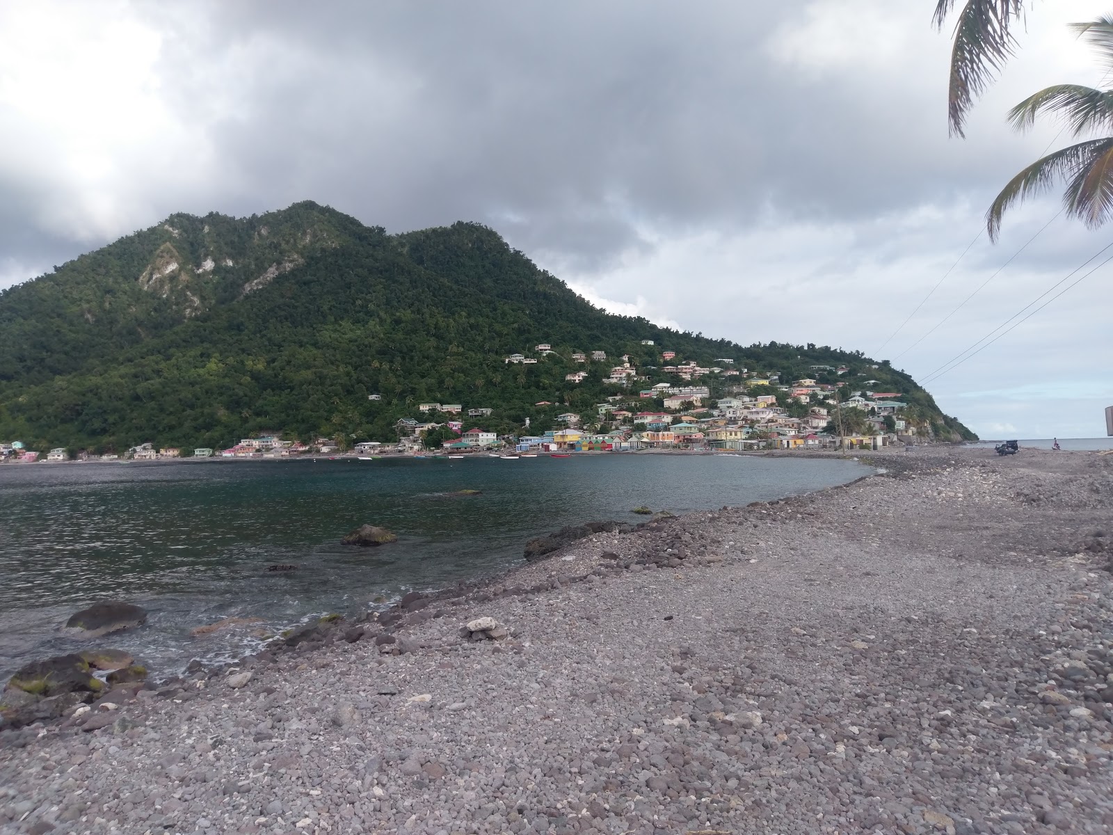 Foto de Scotts Head Beach con parcialmente limpio nivel de limpieza