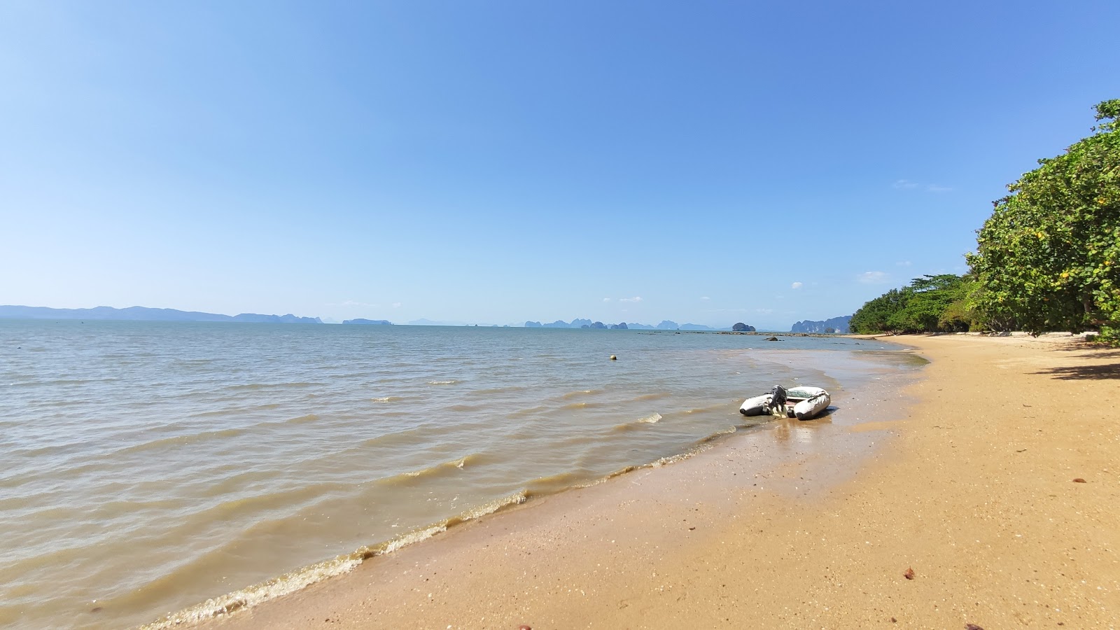 Fotografija Thalane Beach in naselje