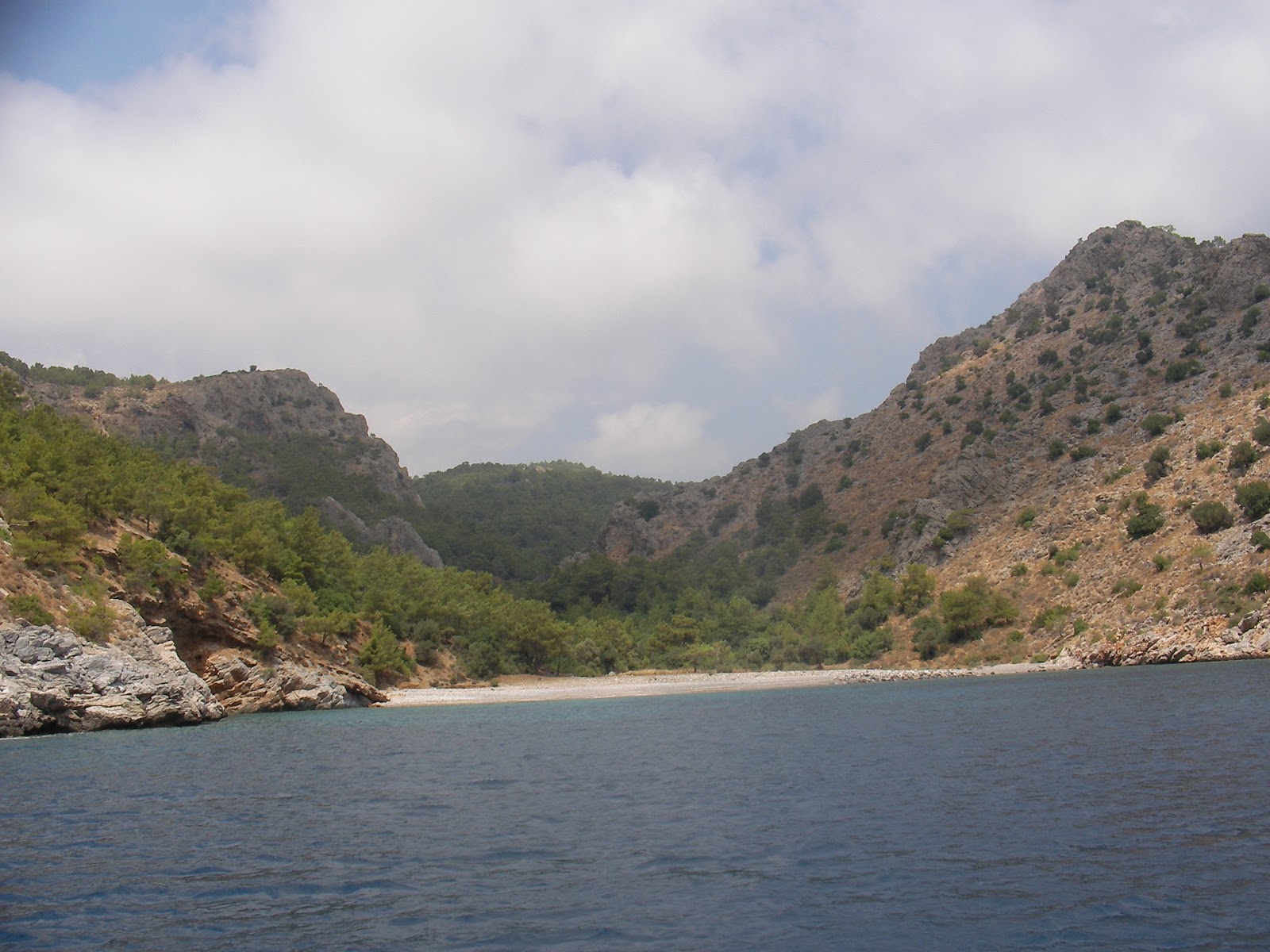 Gilindire Cave beach'in fotoğrafı küçük koy ile birlikte