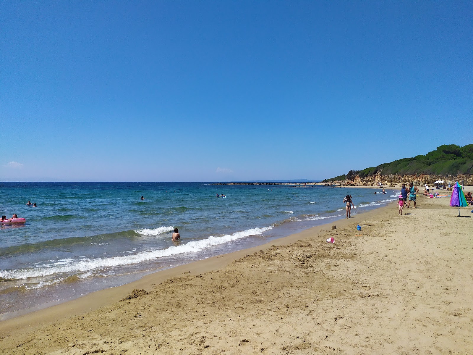 Foto van Agios Ilias beach met direct strand