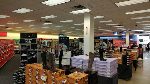 Shoe Store «Shoe Carnival», reviews and photos, 152 S Gary Ave, Bloomingdale, IL 60108, USA