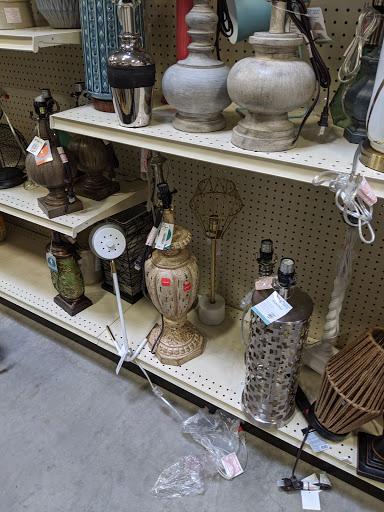 Home Goods Store «At Home», reviews and photos, 5901 Mercury Dr, Dearborn, MI 48126, USA