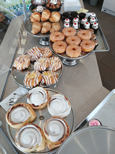 Cupcake Shop «Smallcakes: A Cupcakery of Naperville», reviews and photos, 115 E Ogden Ave #119, Naperville, IL 60563, USA