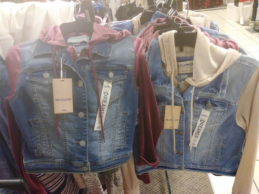 Shopping Mall «Valdosta Mall», reviews and photos, 1700 Norman Dr, Valdosta, GA 31601, USA