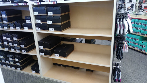 Shoe Store «Famous Footwear», reviews and photos, 211 NE Englewood Rd, Kansas City, MO 64118, USA