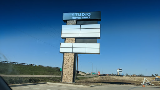 Movie Theater «Studio Movie Grill», reviews and photos, 5655 Colleyville Blvd #300, Colleyville, TX 76034, USA