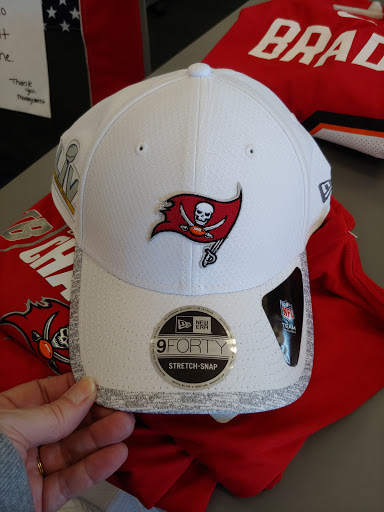 Shoe Store «Hibbett Sports», reviews and photos, 2402 James L Redman Pkwy #2, Plant City, FL 33566, USA