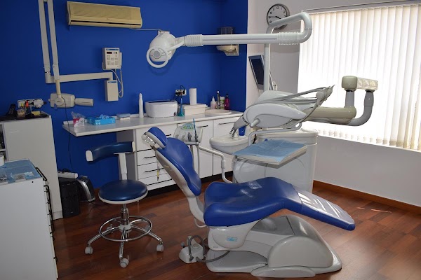 Imagen de Héctor Ramos  Dentista en Cádiz capital - Clínica dental (2 de 9)