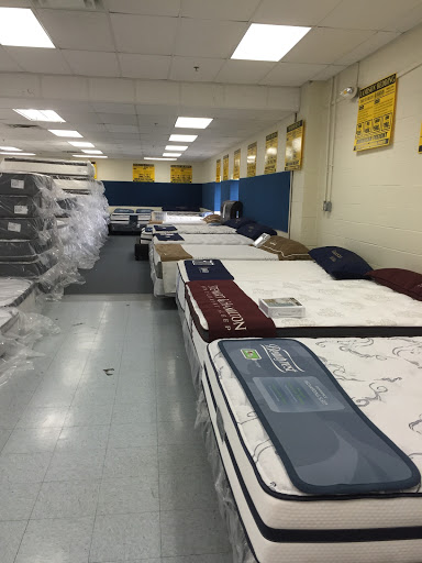 Furniture Store «American Freight Furniture and Mattress», reviews and photos, 4701 Roberts Rd, Columbus, OH 43228, USA