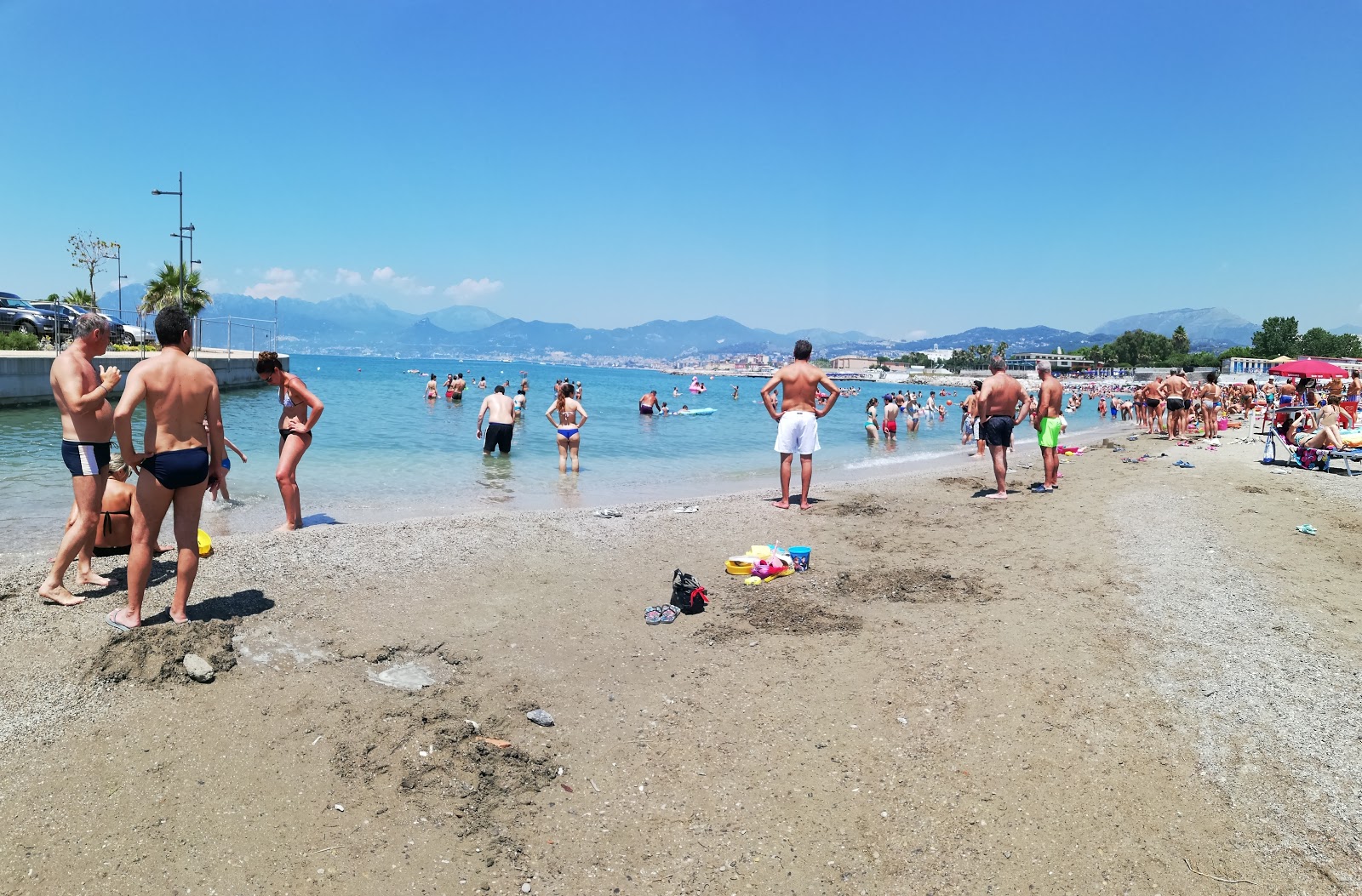 Foto di Arechi beach con baia spaziosa