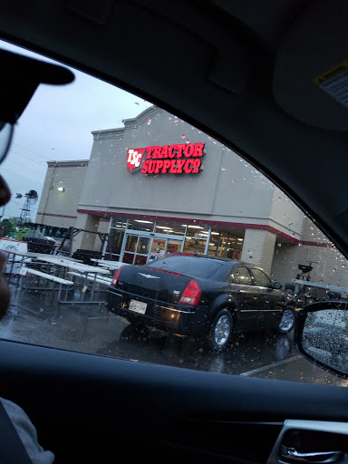 Home Improvement Store «Tractor Supply Co.», reviews and photos, 911 Center Point Rd, Hendersonville, TN 37075, USA