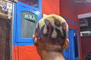 ManaMene Haircut (barbershop) image