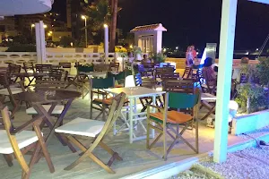 Acuarios beach lounge bar image