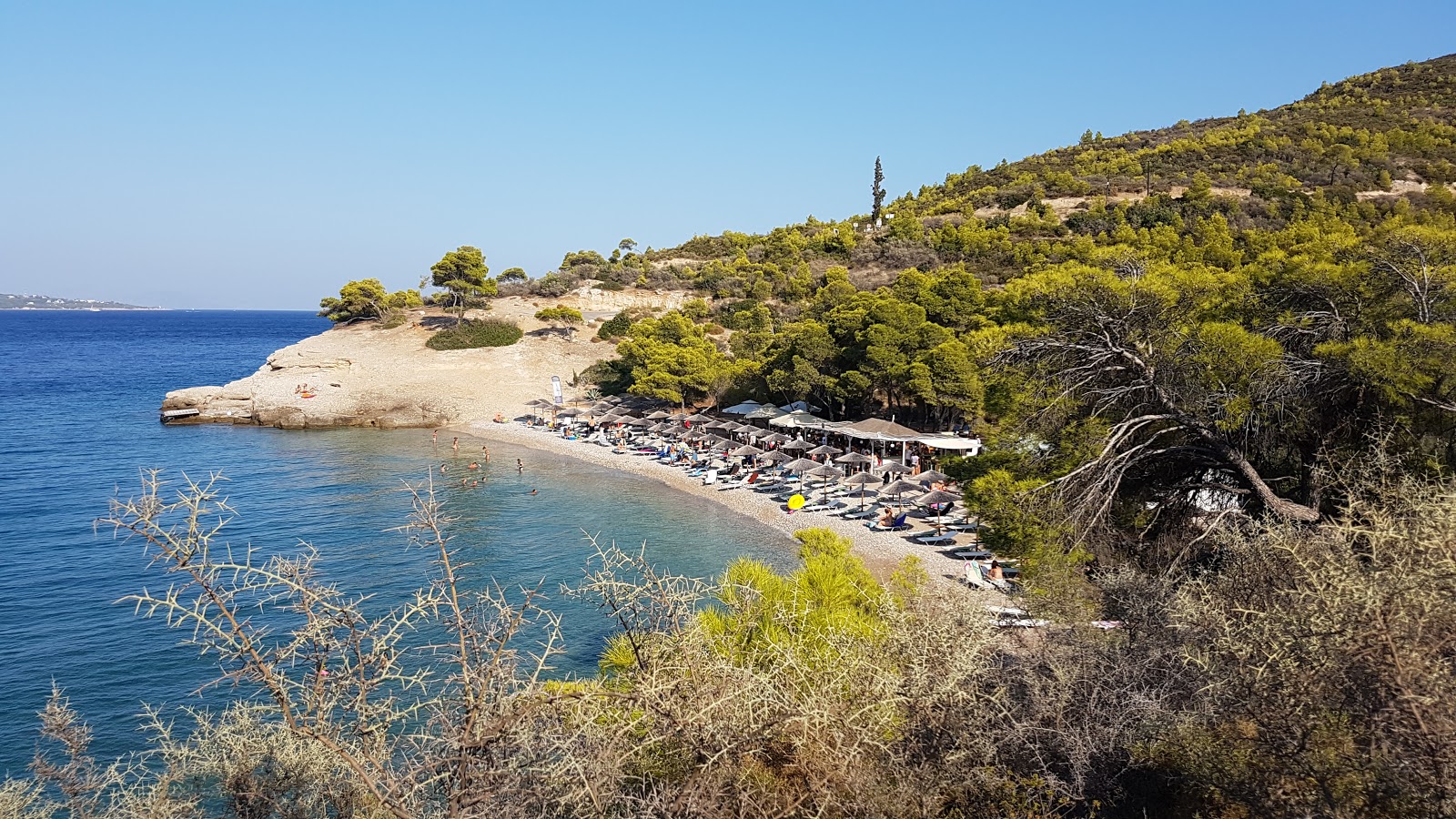 Foto di Vrelos Beach con baia piccola