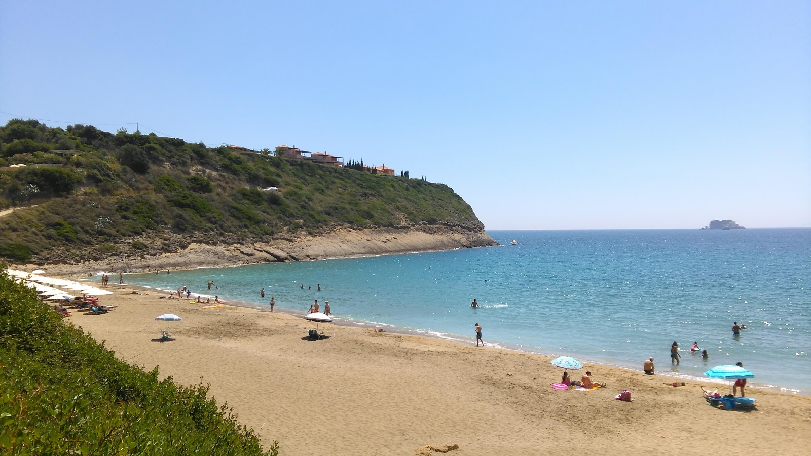 Photo of Ag. Chélis beach amenities area