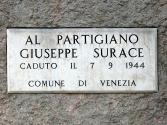 Cippo in memoria di Giuseppe Surace