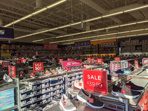 SKECHERS Warehouse Outlet - 8