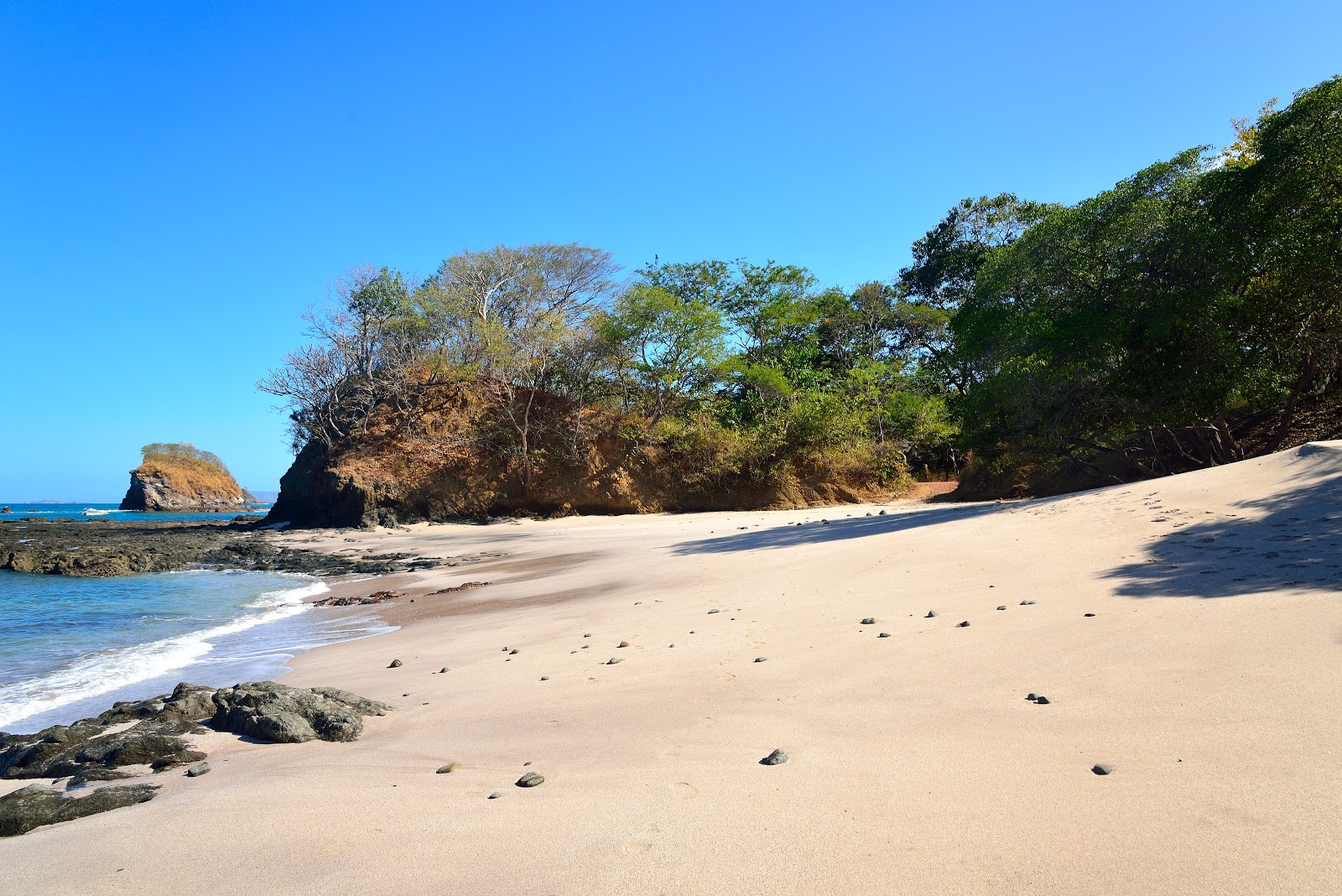 Photo de Playa Roble situé dans une zone naturelle