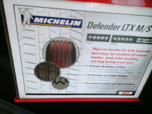 Tire Shop «Discount Tire Store - Phoenix, AZ», reviews and photos, 707 E Carefree Hwy, Phoenix, AZ 85085, USA