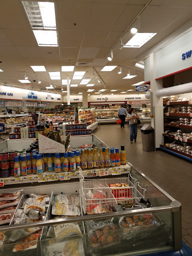 Grocery Store «ShopRite of Commerce St.-Stamford, CT», reviews and photos, 1990 W Main St, Stamford, CT 06902, USA