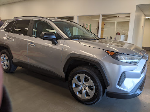 Toyota Dealer «Kings Toyota - New Cars, Indoor Showroom», reviews and photos, 4700 Fields Ertel Rd, Cincinnati, OH 45249, USA