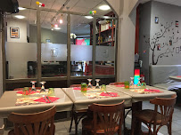 Atmosphère du Restaurant portugais La Broche Tourne à Marseille - n°2
