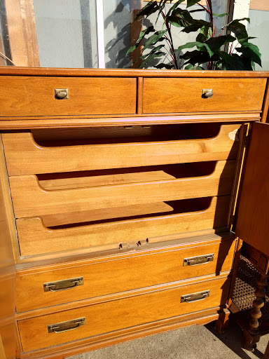 Antique Store «Englishtown Antiques & Used», reviews and photos, 42 Main St, Englishtown, NJ 07726, USA