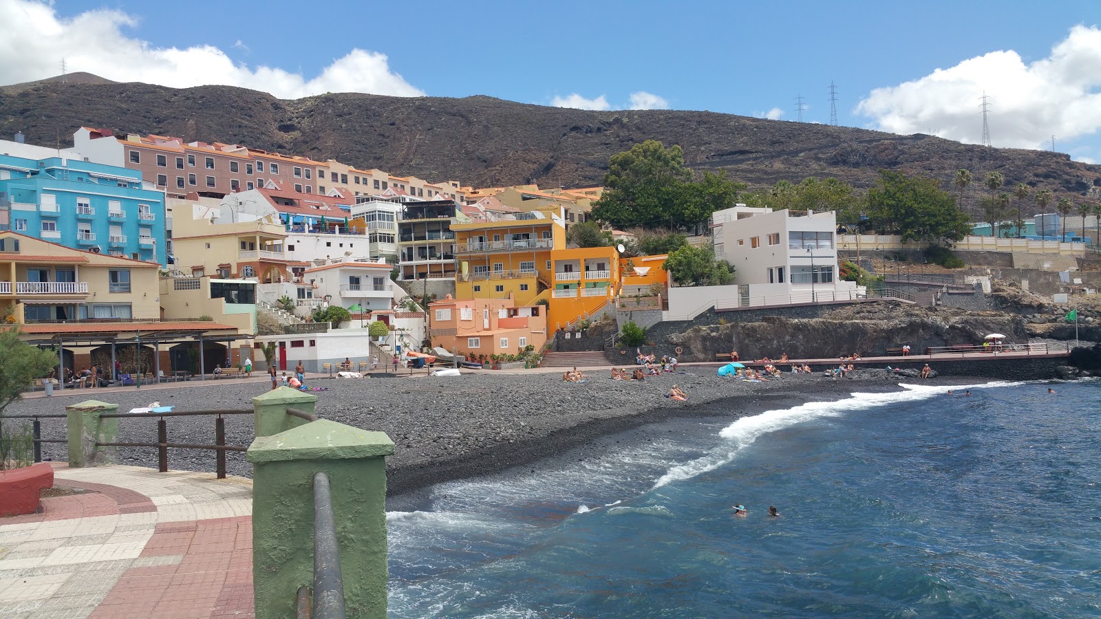 Foto av Playa Las Caletillas med små multi -vikar
