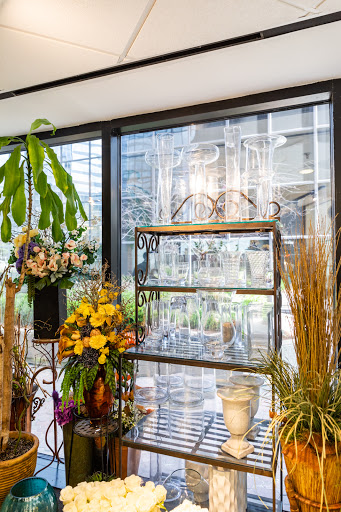 Buckhead Florist, 3333 Peachtree Rd NE #100, Atlanta, GA 30326, USA, 