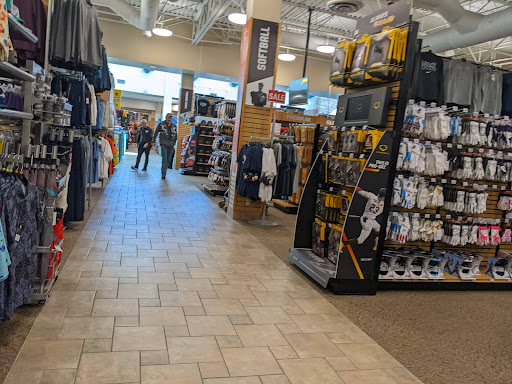 Sporting Goods Store «SCHEELS», reviews and photos, 17202 Davenport St, Omaha, NE 68118, USA