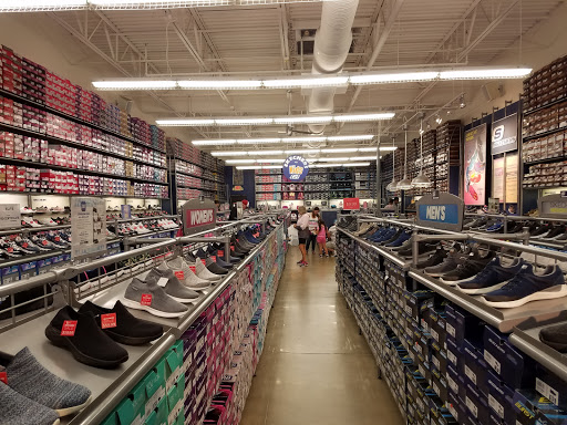 Shoe Store «SKECHERS Factory Outlet», reviews and photos, 241 Fort Evans Rd NE #1233, Leesburg, VA 20176, USA