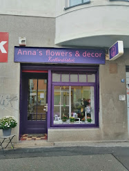 Anna's flowers and decor