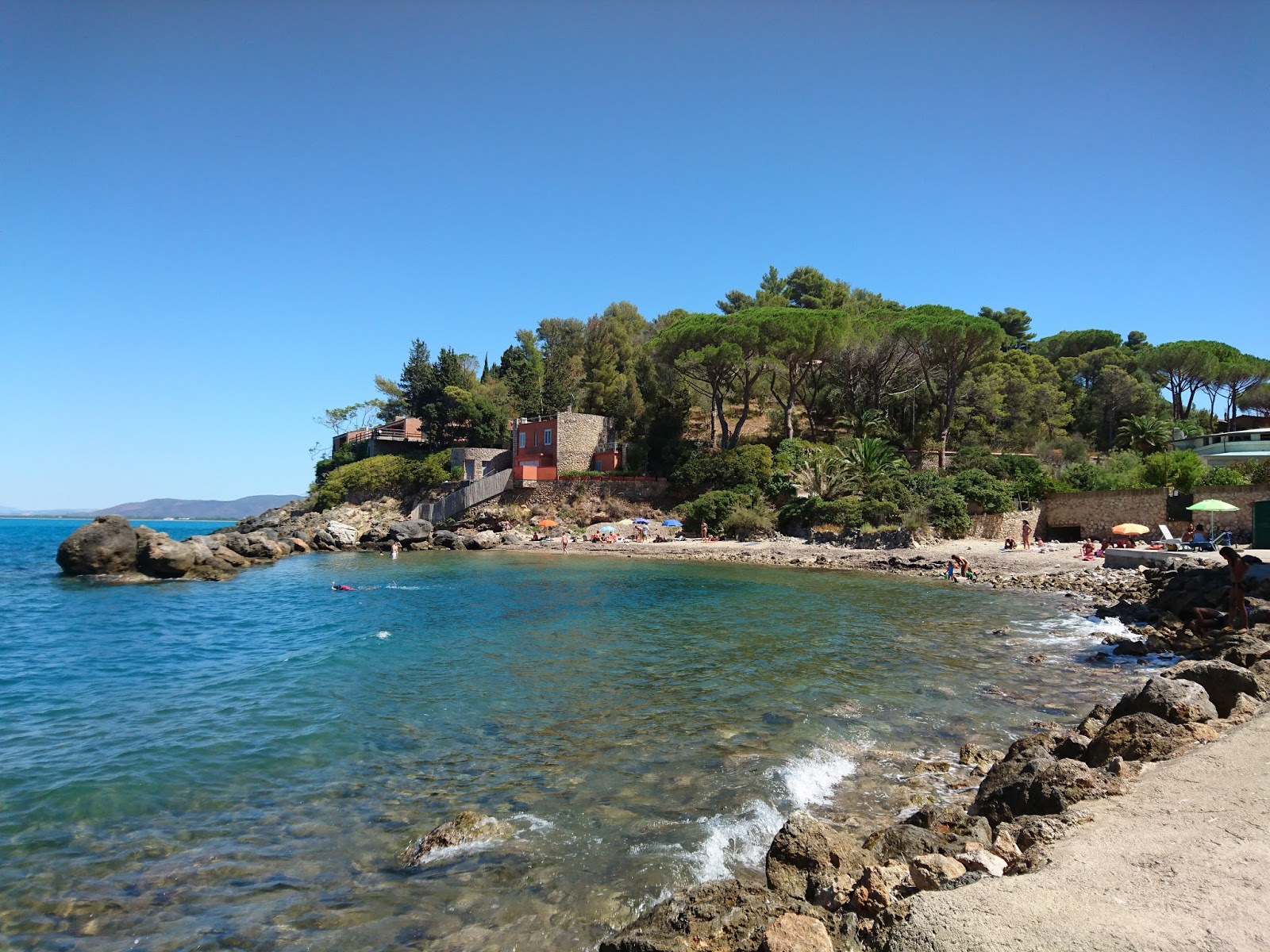 Foto von Spiaggia della Bionda mit winzige bucht
