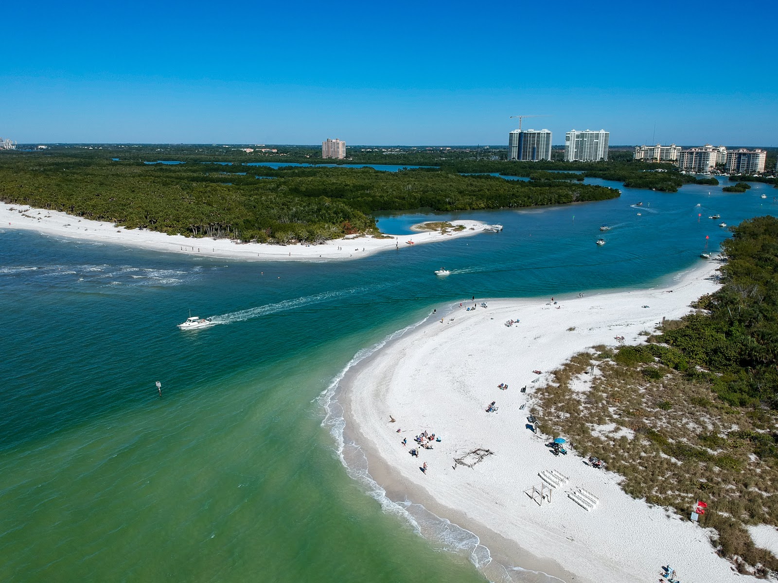 Photo of Delnor-Wiggins beach with white sand surface