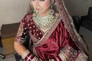 Tanu Sharma makeup artist image