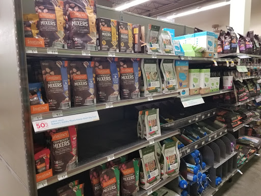 Pet Supply Store «Petco Animal Supplies», reviews and photos, 9111 Metropolitan Ave, Rego Park, NY 11374, USA