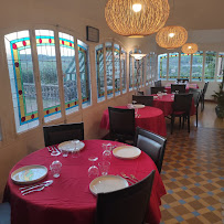 Atmosphère du Restaurant Domaine de la Doux à Saint-Denis-de-Cabanne - n°2