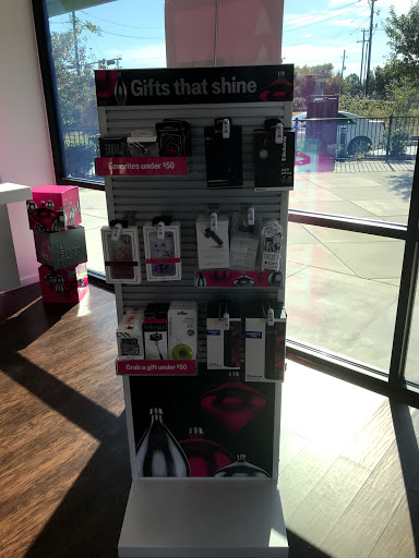 Cell Phone Store «T-Mobile», reviews and photos, 1757 E Hebron Pkwy, Carrollton, TX 75010, USA