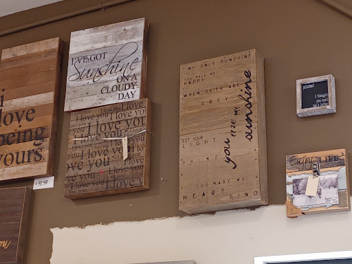 Florist «Crimson Ridge Florist Rockford», reviews and photos, 735 N Perryville Rd, Rockford, IL 61107, USA